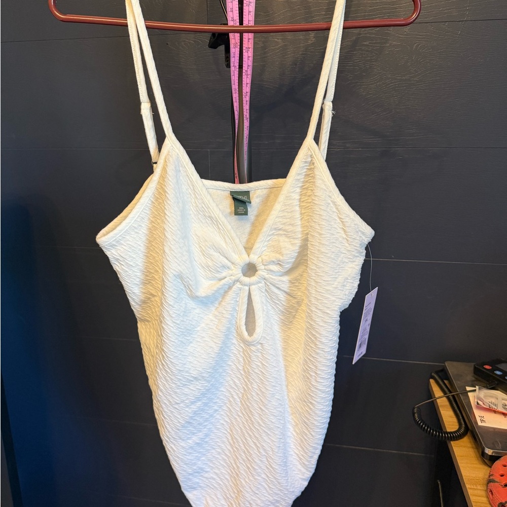 White Textured Bodysuit - Rebundle @joefegange